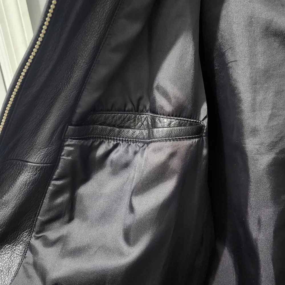 Roundtree & Yorke Black Leather Bomber Jacket